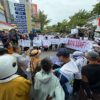 Ratusan Warga Manggala Gelar Aksi Unjuk Rasa di Polrestabes Makassar
