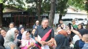 Wali Kota Bekasi Serahkan Sapi Kurban untuk Atlet dan Masyarakat