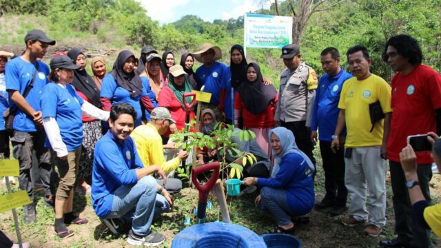 PLN UIP Sulawesi Tanam 600 Pohon Hidupkan Kembali Lahan Tidur 3 Hektare di Pohuwato