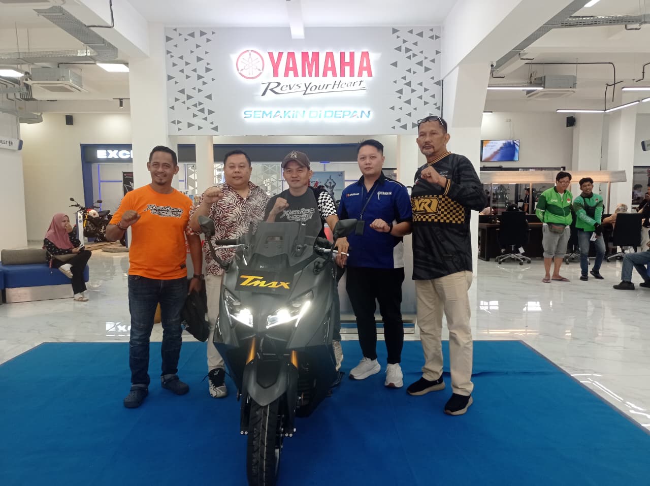 PT SJAM Resmi Lakukan Serah Terima Unit Pertama TMAX Connected 2026 Kepada Konsumen